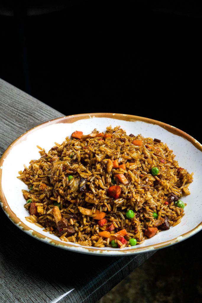 Chow Fan Mixto al Wok: El Clásico Asiático que Nunca Falla en Yao